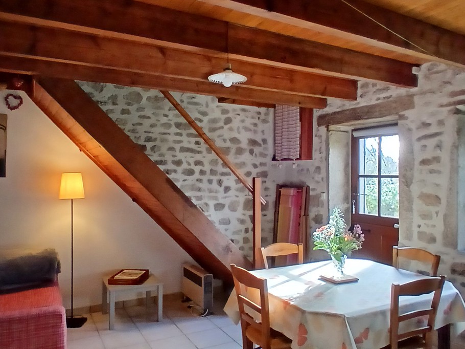 La Petite Maison, Faux Mazuras : le salon / salle à manger avec accès au jardin
