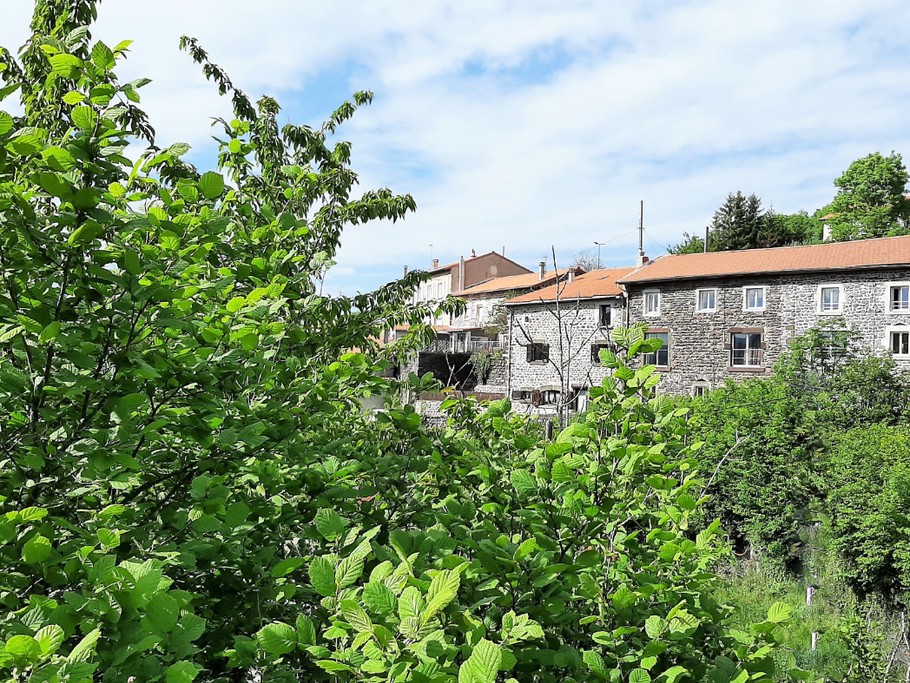 Gîte Clévacances 3 clés - Appartement situé au 1er étage de la maison - entrée de plain-pied.
