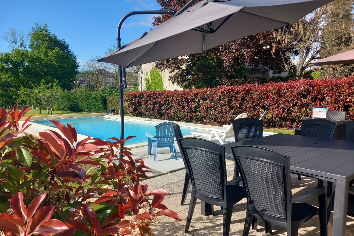 Terrasse et piscine MAISON A ARGENTAT PISCINE CHAUFFEE Argentat-sur Dordogne Corrèze