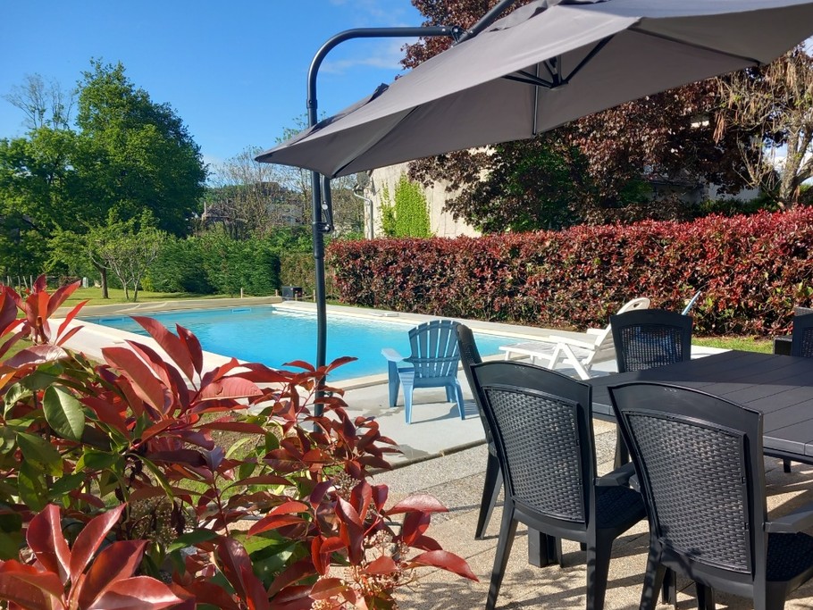 Terrasse et piscine MAISON A ARGENTAT PISCINE CHAUFFEE Argentat-sur Dordogne Corrèze