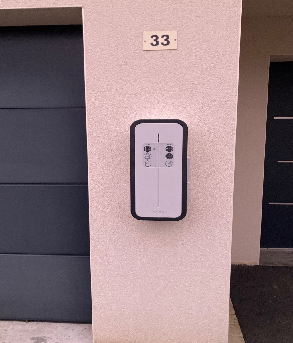 Borne de recharge électrique HAGER