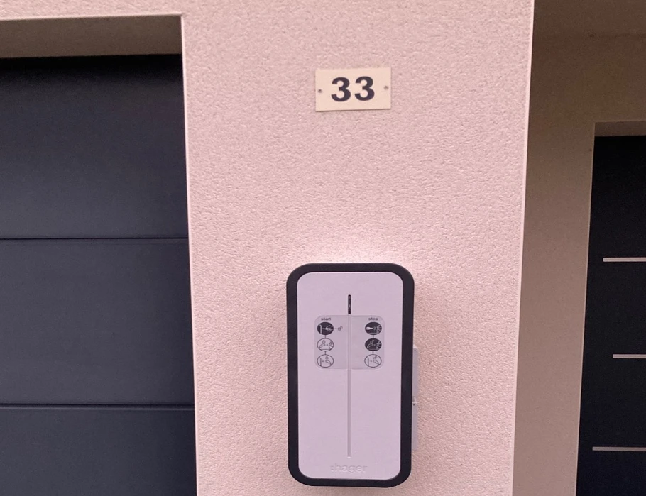 Borne de recharge électrique HAGER