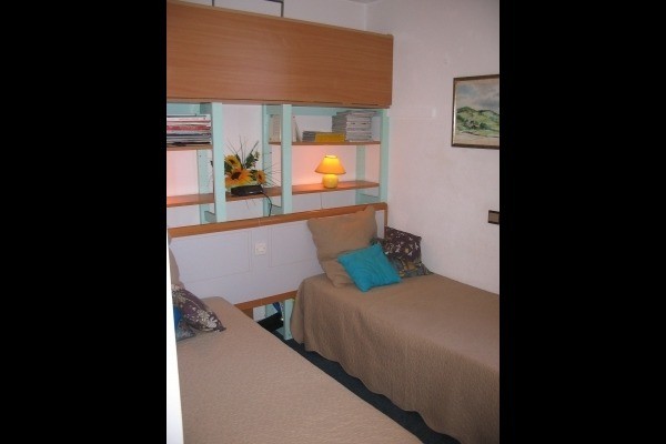 CHAMBRE AVEC 2 LITS QUI PEUVENT SE REUNIR POUR FAIRE UN LIT DE 160