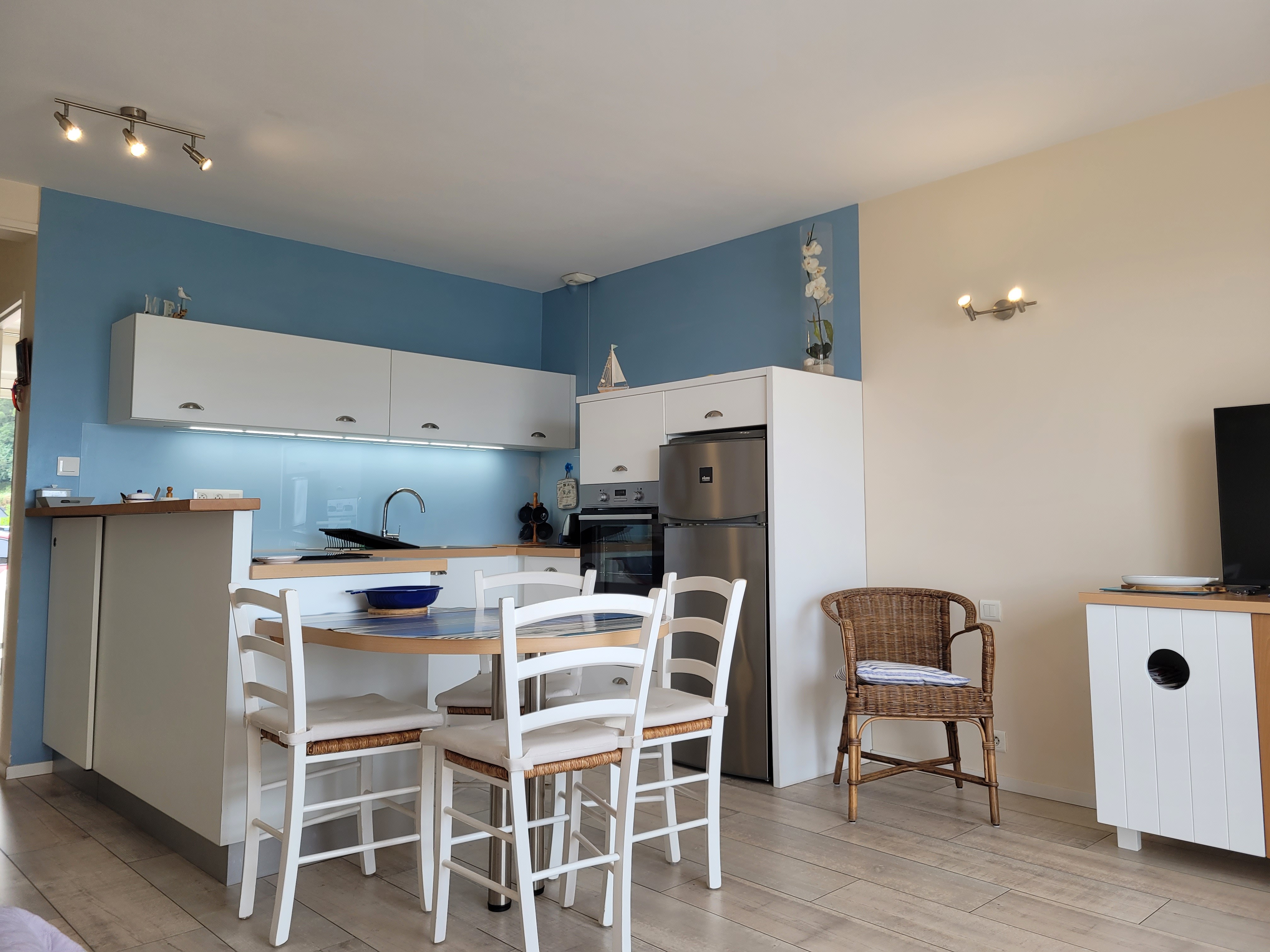 Coin Cuisine Trévou-Tréguignec Côte de Granit Rose, séjour espace cuisine