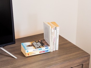 Cuisine entièrement équipée, coin salon et coin séjour avec table à manger