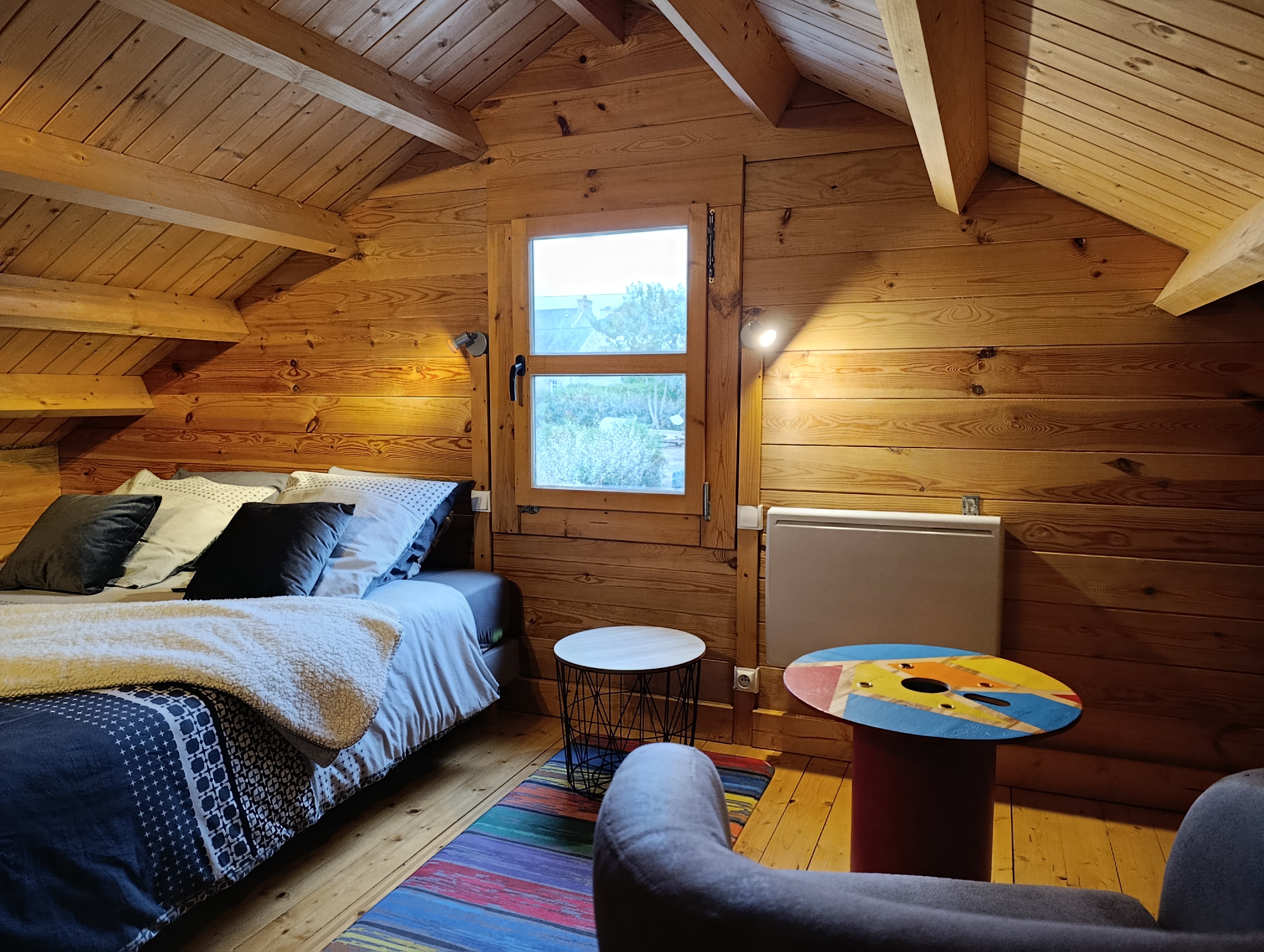 mezzanine bedroom with a queen-size bed