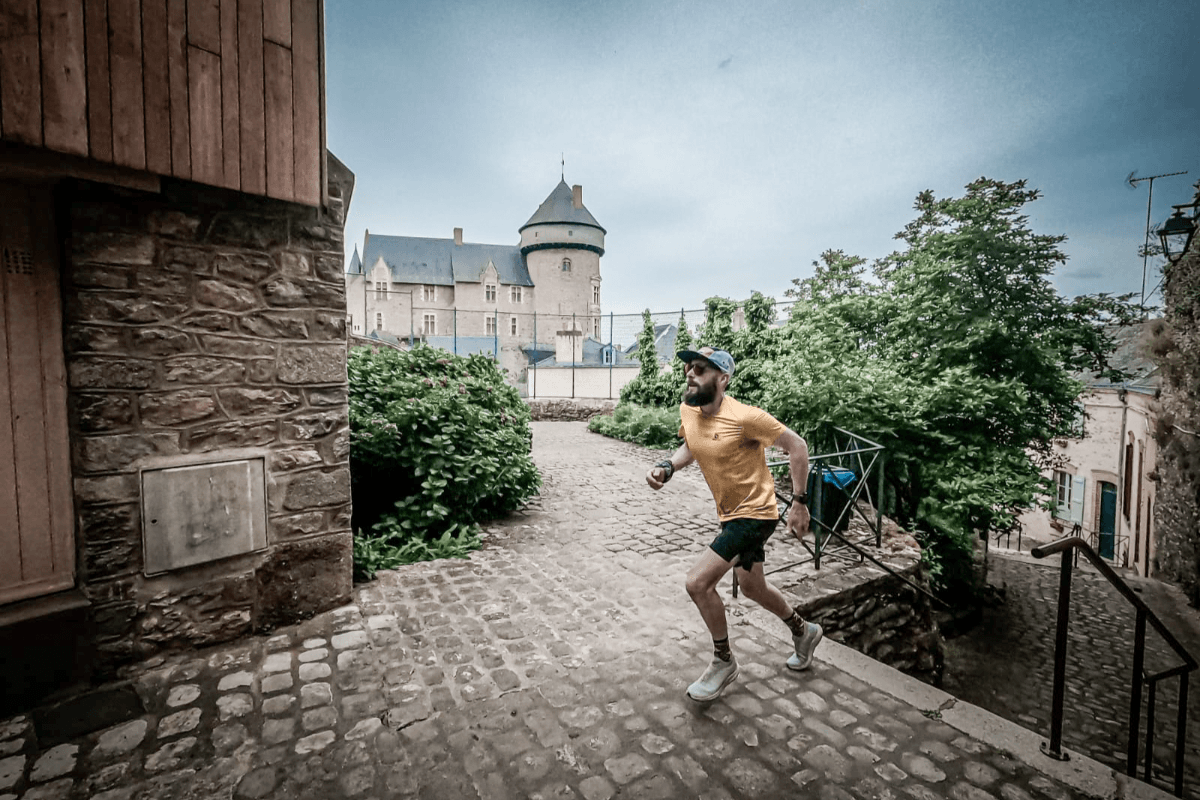 Chambre indépendante pour 2 personnes (lit queen size 160 x 200 cm). Draps et linge de toilette fournis ©M. Pellerin