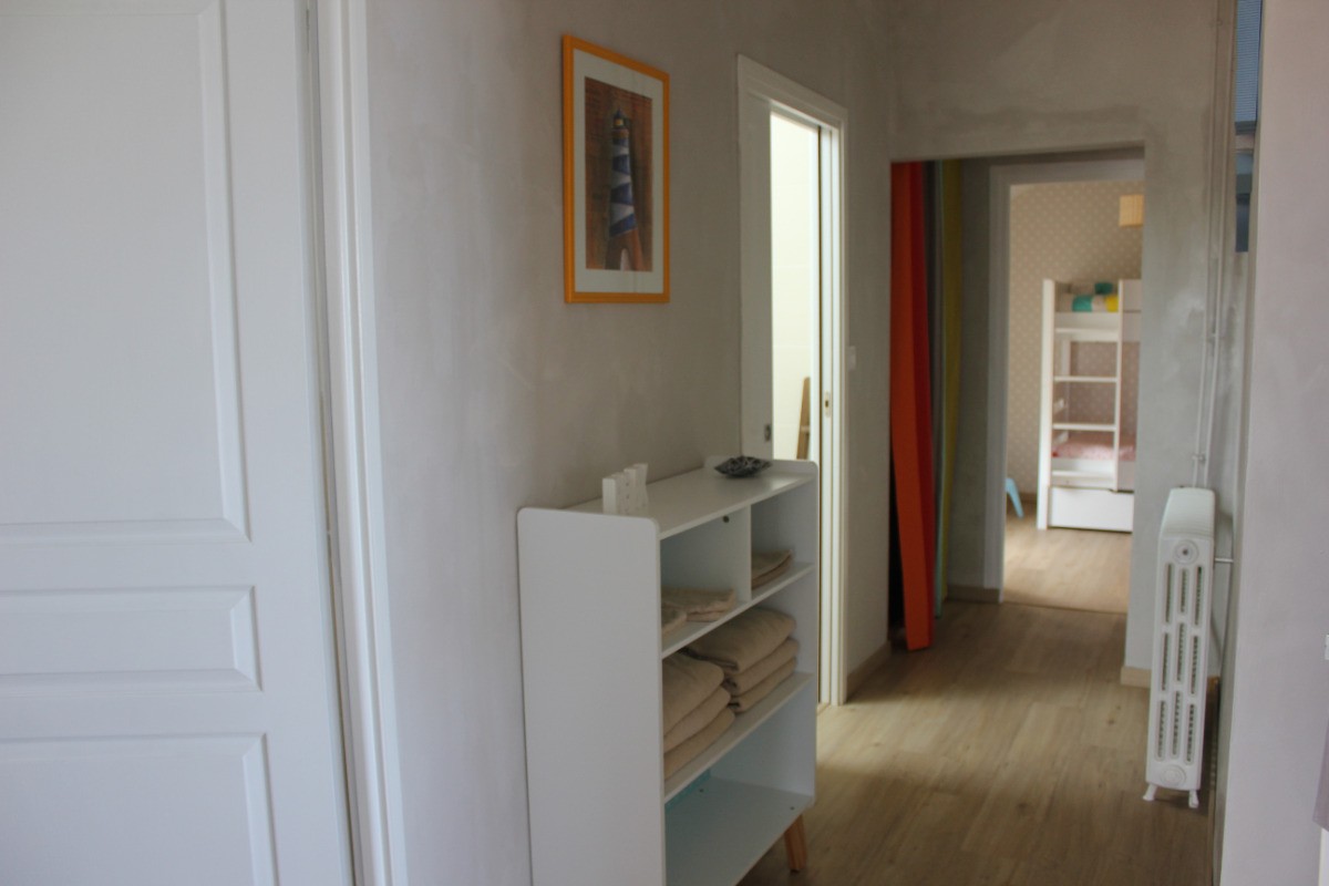 le couloir (accès aux chambres)