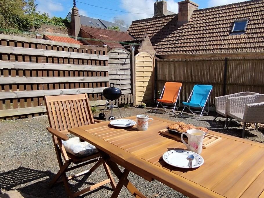 Tea Time en plein air / C Rives