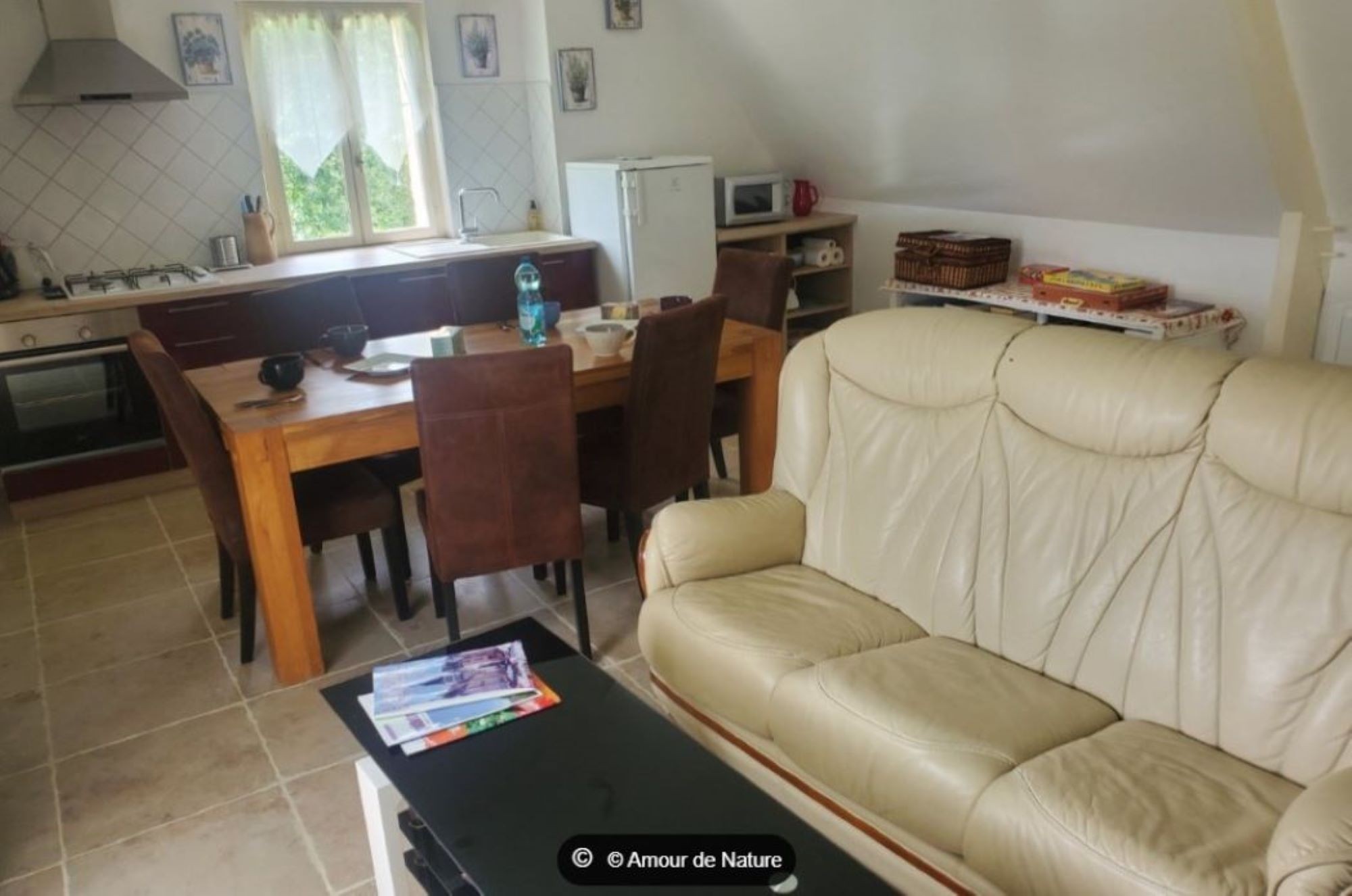 Cuisine ouverte sur séjour lumineux