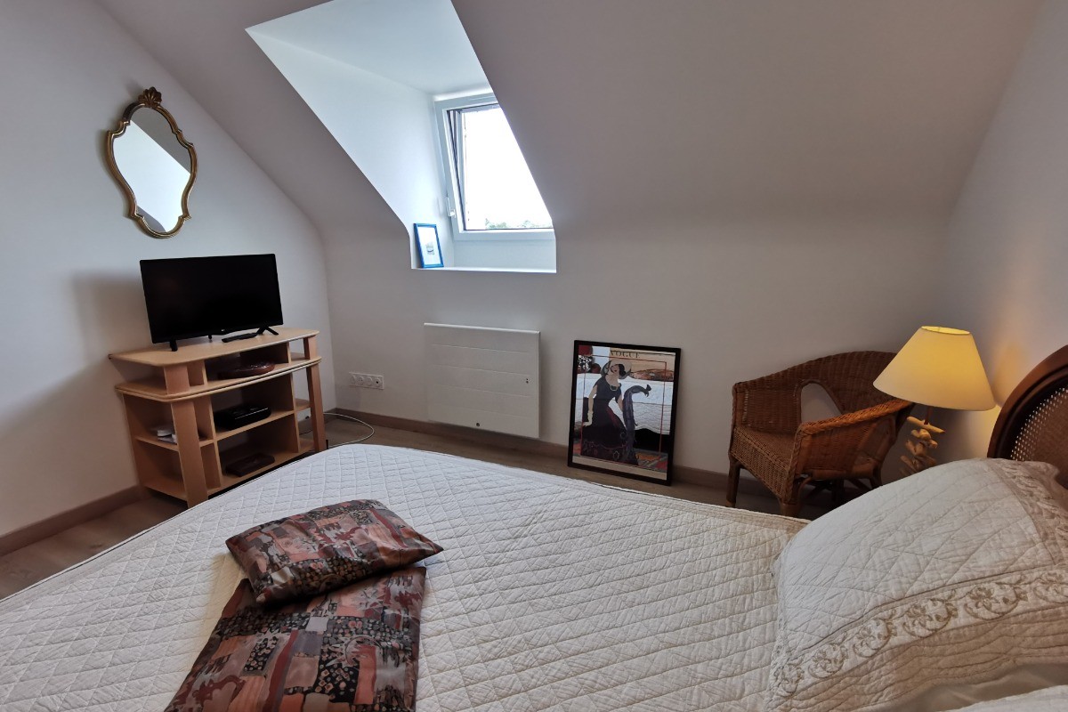 Chambre 1 à l'étage (lit de 1m60)