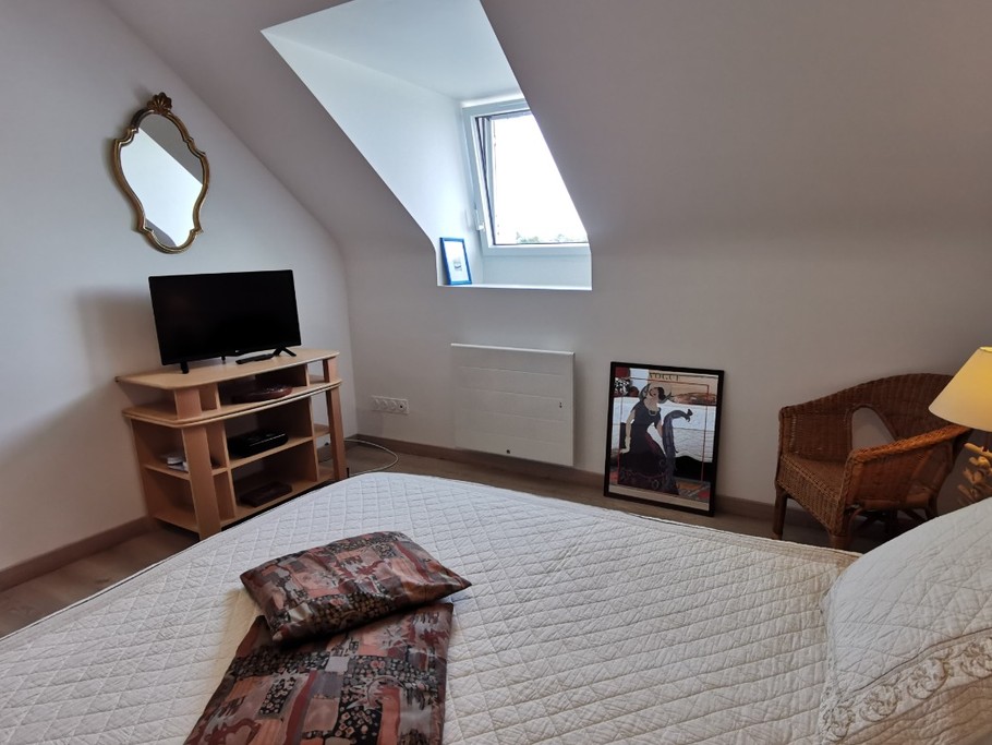 Chambre 1 à l'étage (lit de 1m60)