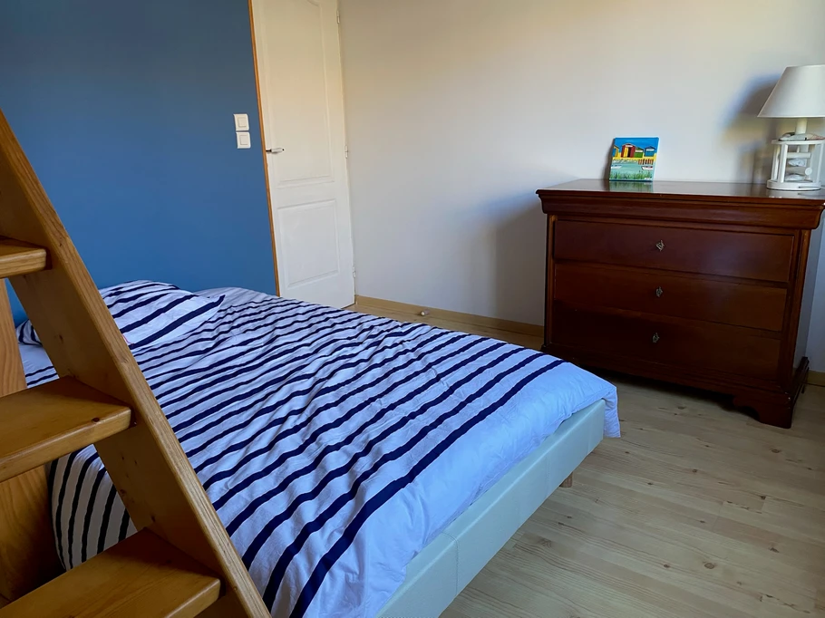 3rd bedroom with a 120 bed