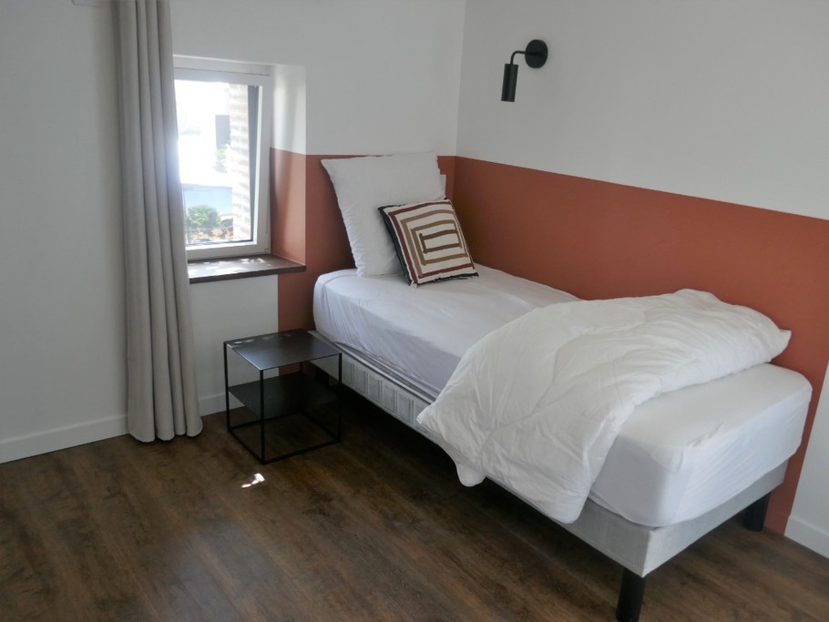 Chambre 2 à l'étage avec un lit en 160 et un lit en 90