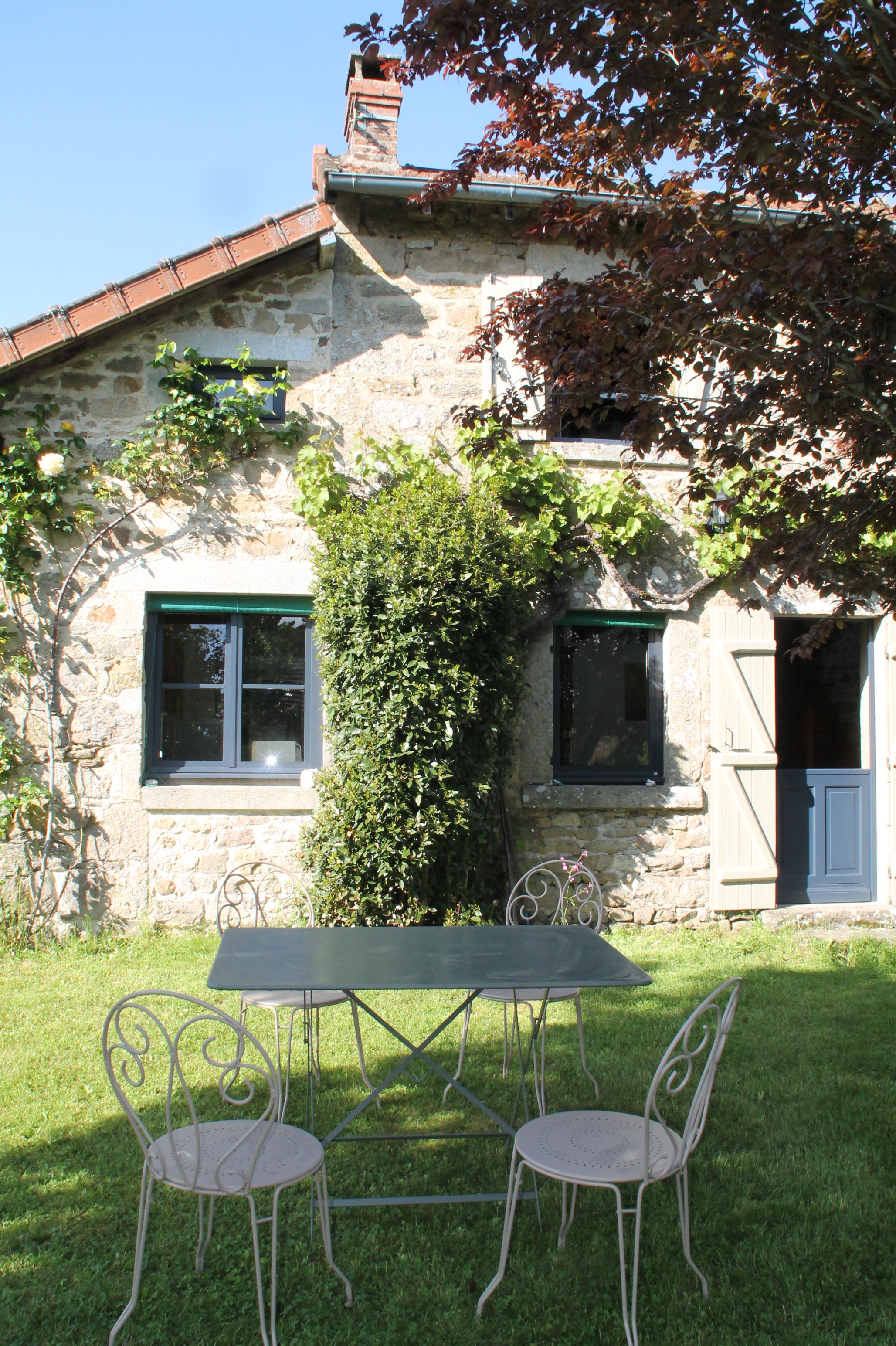 La Petite Maison, Faux Mazuras: the exterior