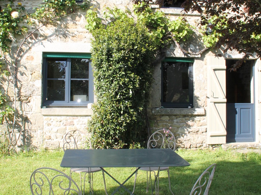 La Petite Maison, Faux Mazuras: the exterior