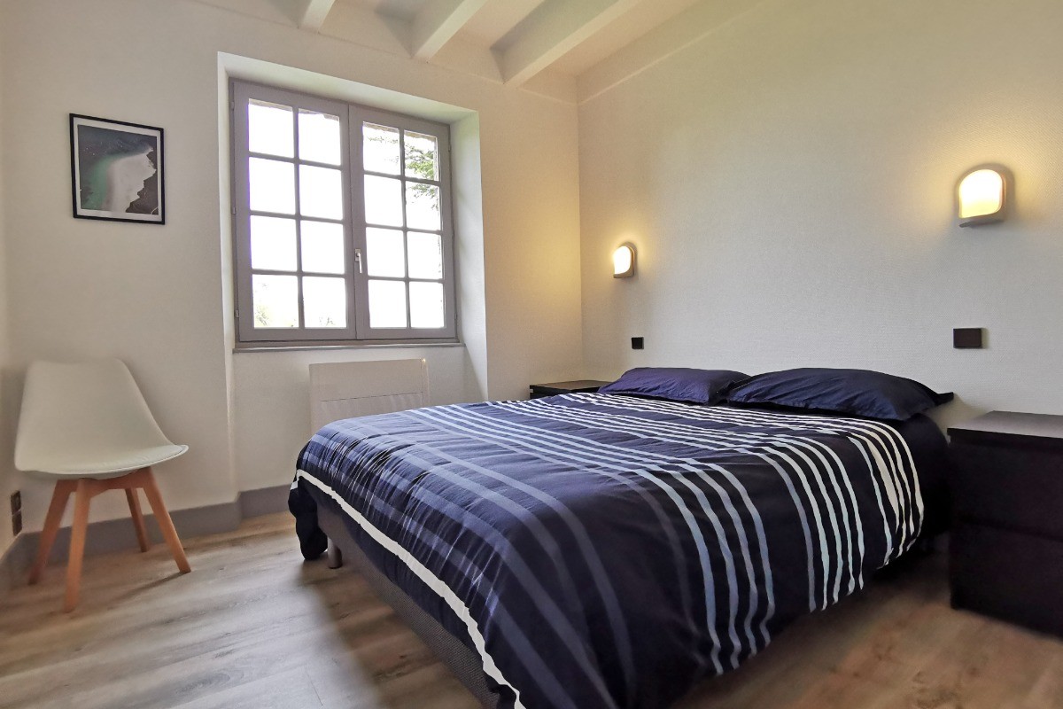 RDC: chambre 1 avec lit de 140  - Location de vacances - Kernilis