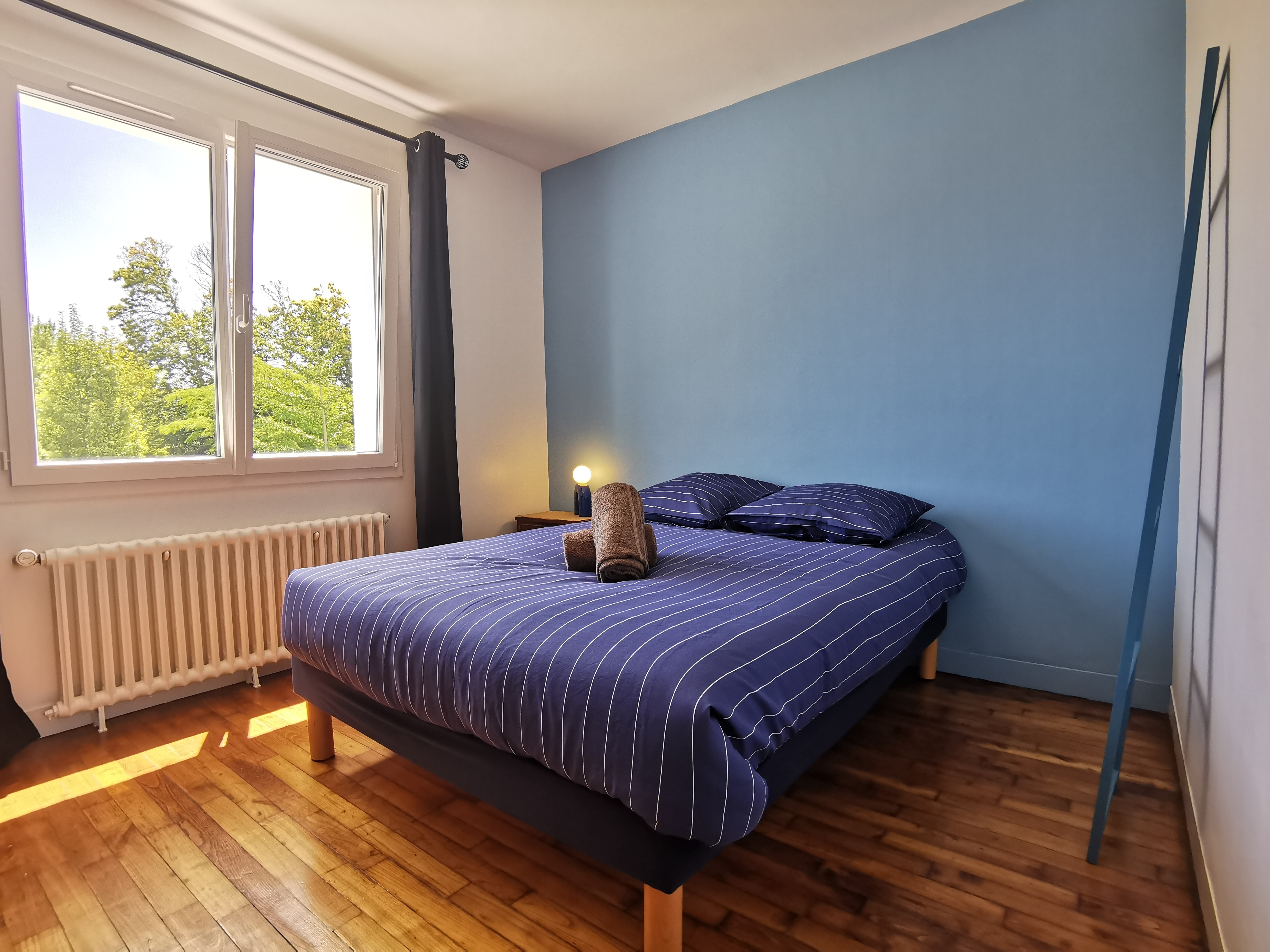 Etage: Chambre avec un lit 140