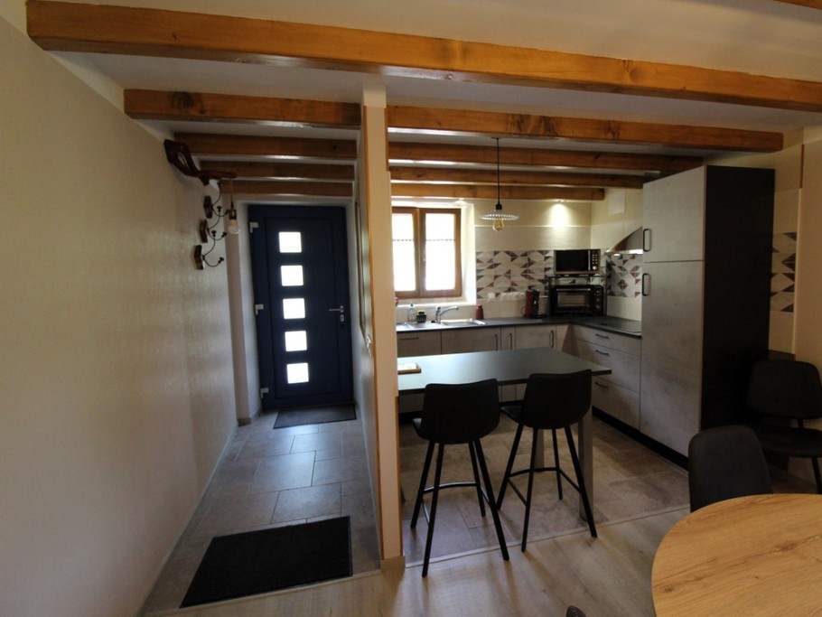 Entrée et espace cuisine - Gite des Roches