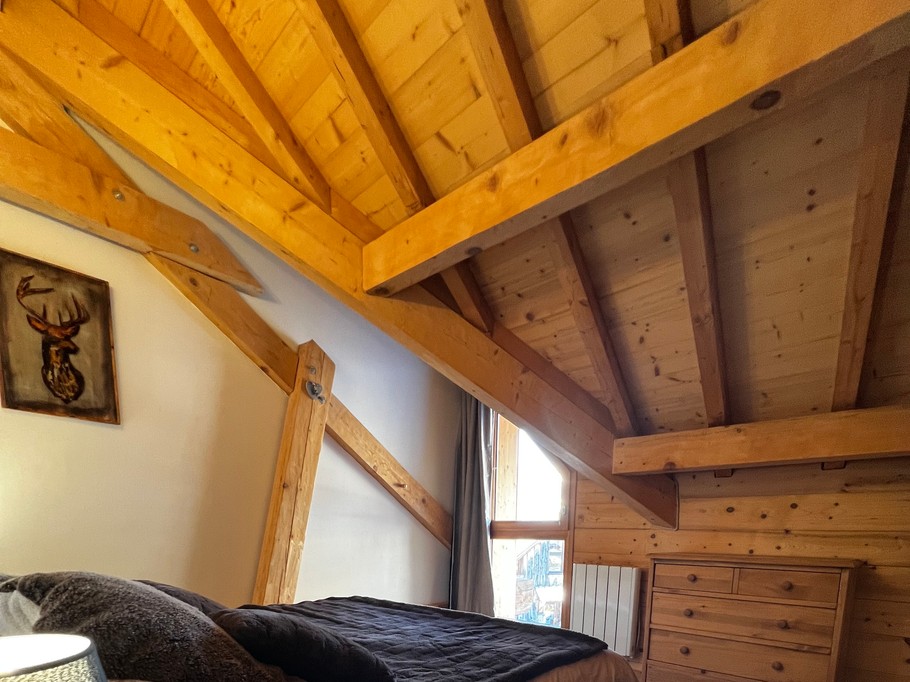 chambre 3, lit 160x200 avec couette, oreillers et commode