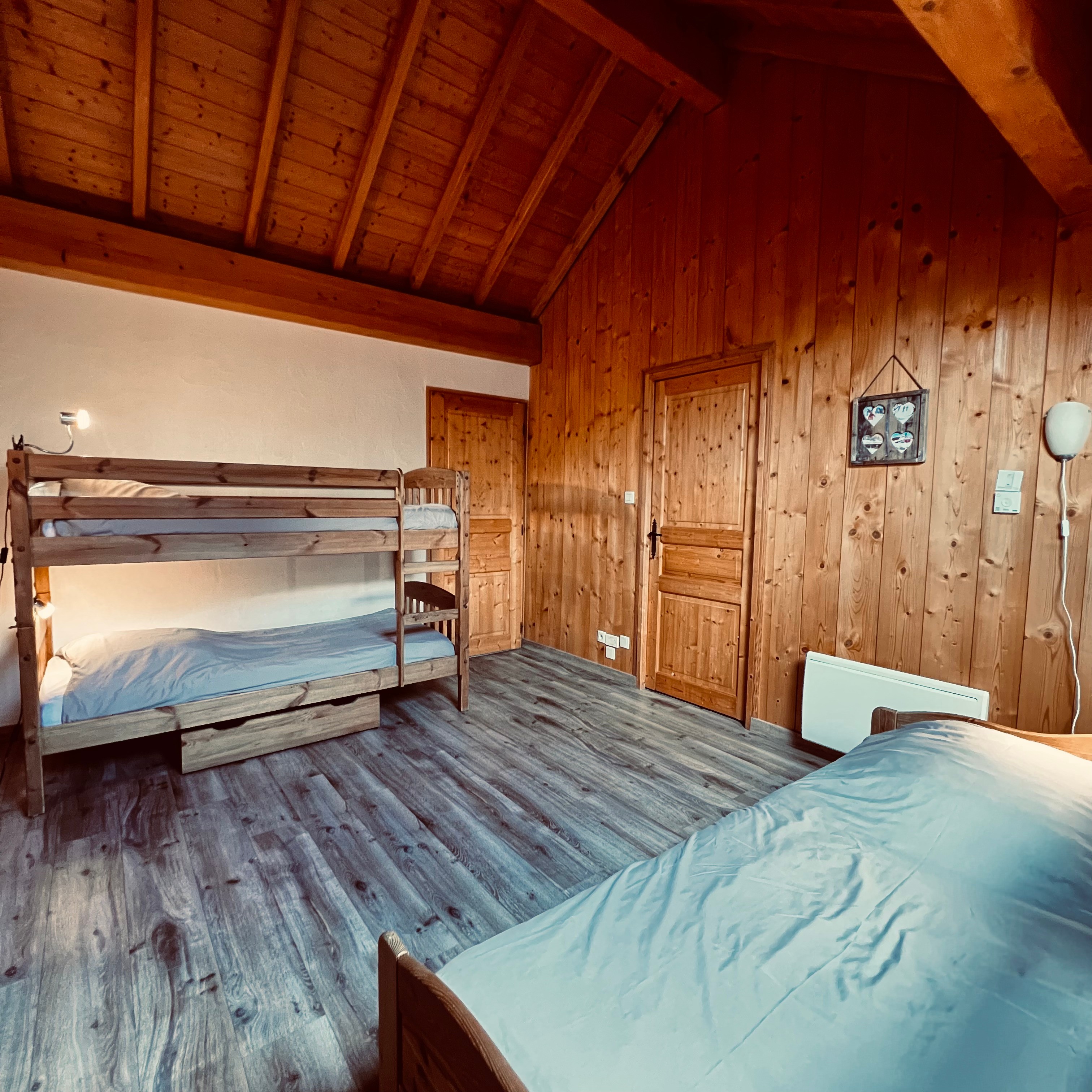 Bedroom sleeping 3 people