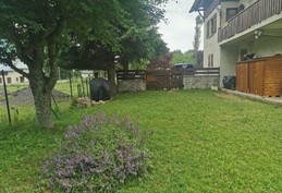 Barbecue gaz 4 feux sur le terrain l'été, sous abris l'hiver, pour pouvoir en profiter toute l'année