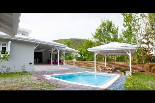 piscine et portillon accès plage