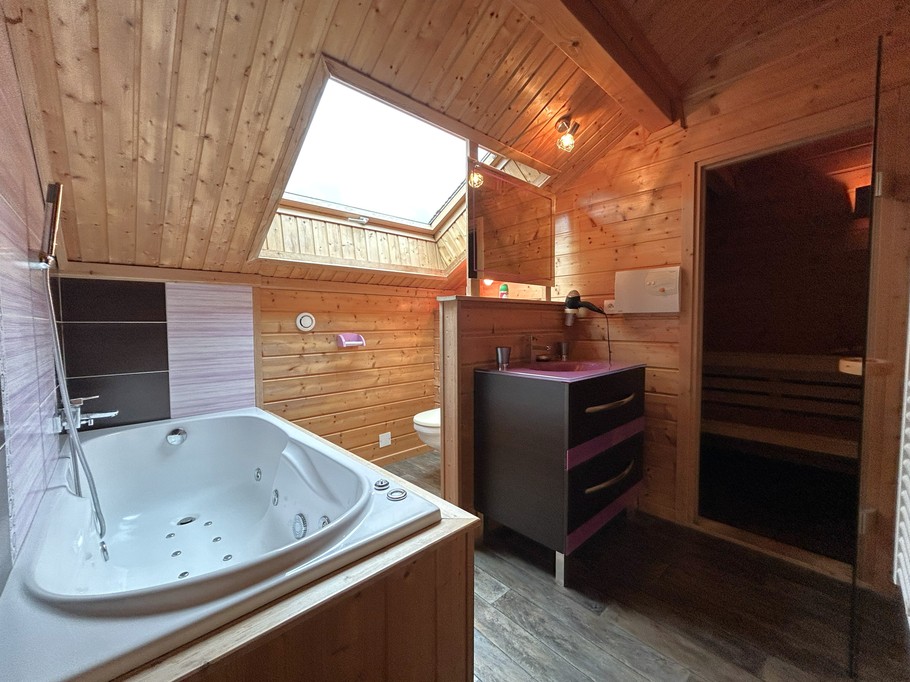 First floor shower room with whirlpool bath and sauna - Chalet Poème near Lac de Longemer