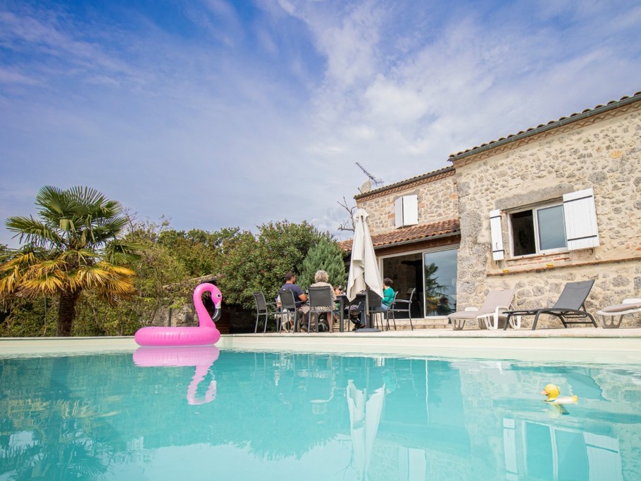 Piscine et terrasse