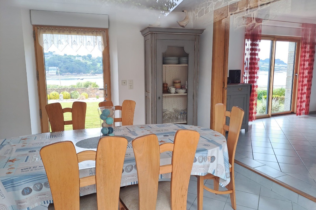 Location, Kerbors, Clévacances, Hegaret, pièce de vie avec espace cuisine avec espace salle à manger