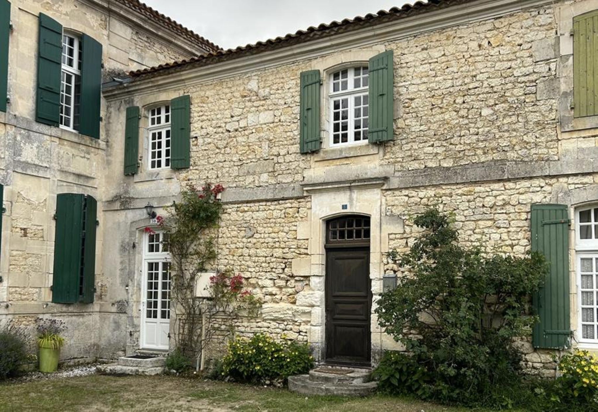 Facade de la demeure familiale de la Maison Gareshé en Charente maritime