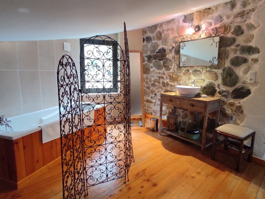 Gîte les pieds dans l'eau - Salle de bains de la chambre