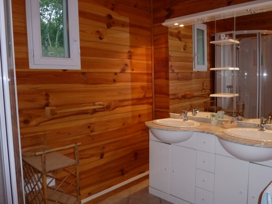 salle d'eau: 2 vasques, cabine de douche