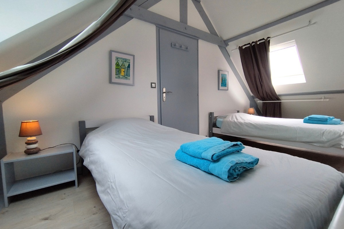 Chambre étage avec 2 lits simples
