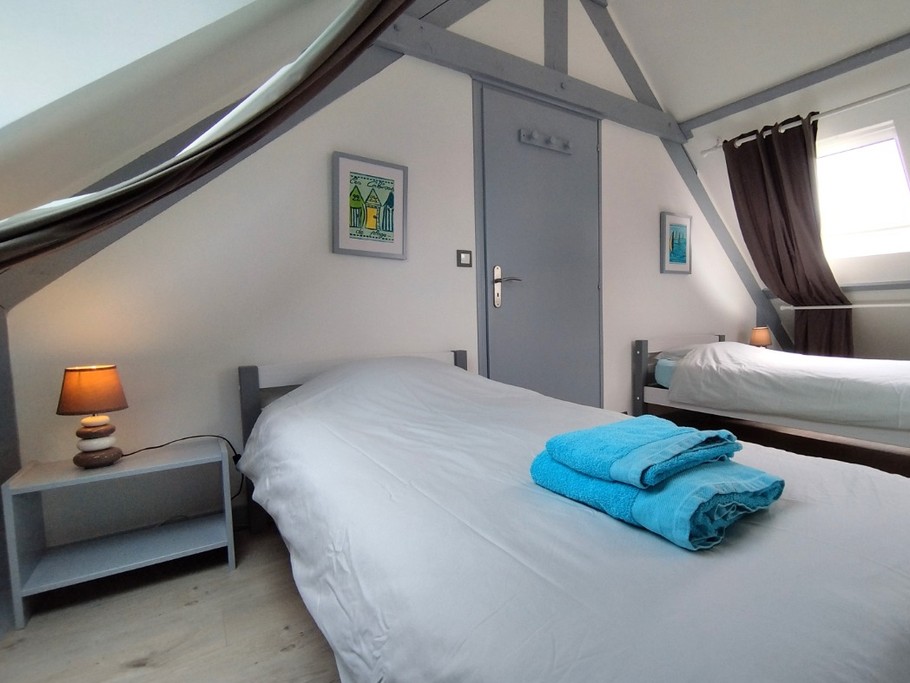 Chambre étage avec 2 lits simples