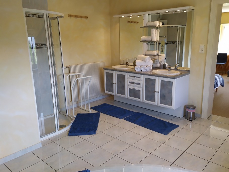 SDB 4 entre chambre 5 et 6