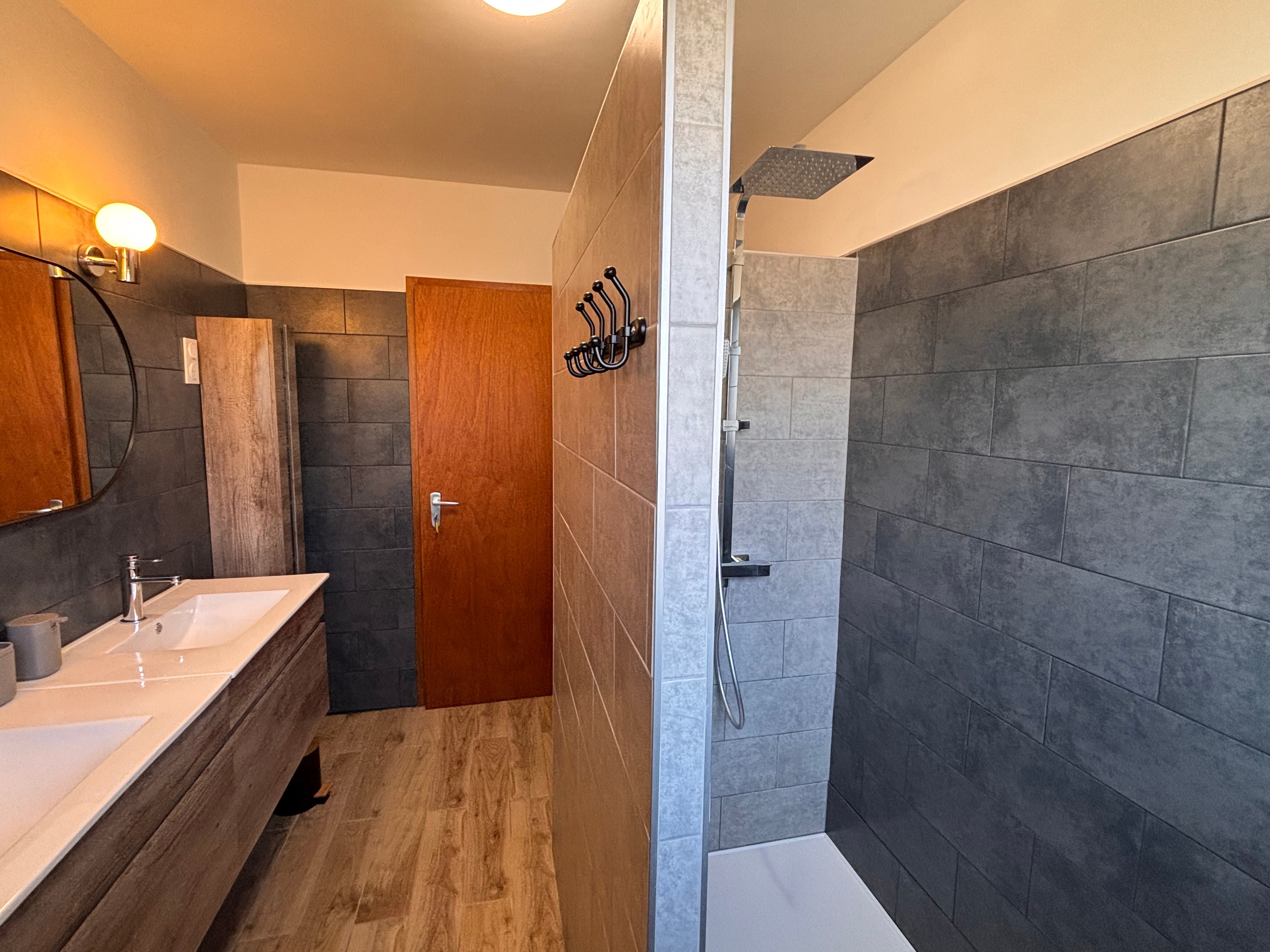 Shower room 2 - Le Grand Gîte, La Maison des Bons Amis - Saint-Dié-Vosges