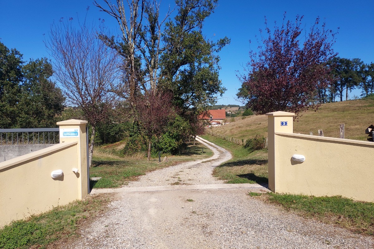 Entrée propriété depuis la route