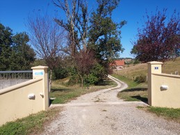 Entrée propriété depuis la route