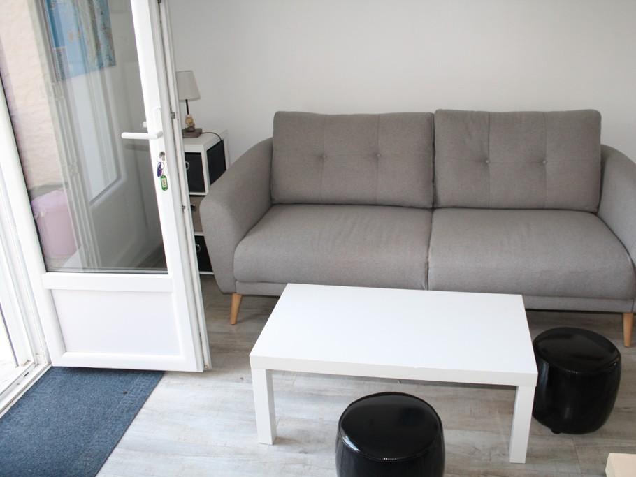 Pièce à vivre canapé face à la télé