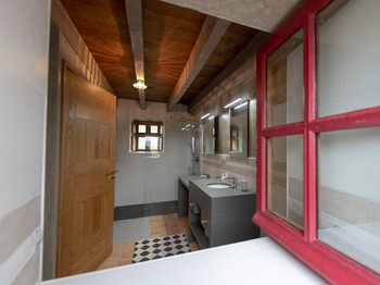 salle d'eau au RDC avec douche à l'italienne