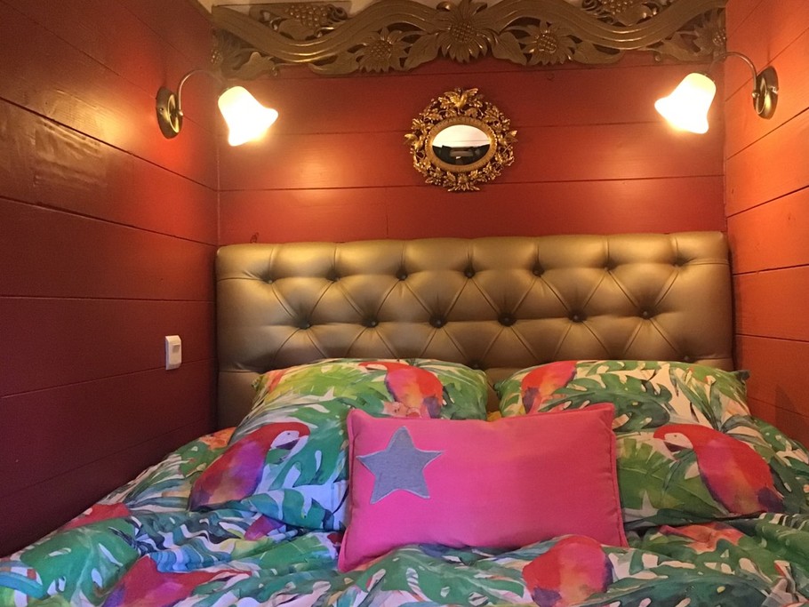 Lit en alcôve pour un coin douillet et romantiqueLa roulotte «  la bohème de cocagne »