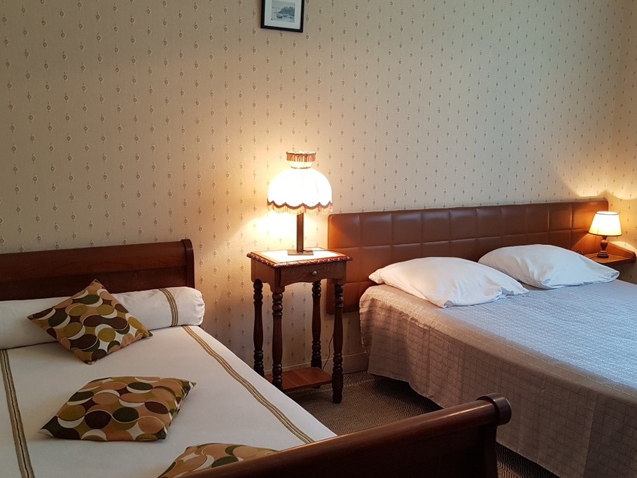 Chambre 1 : un lit de 140 et un lit de 90cm