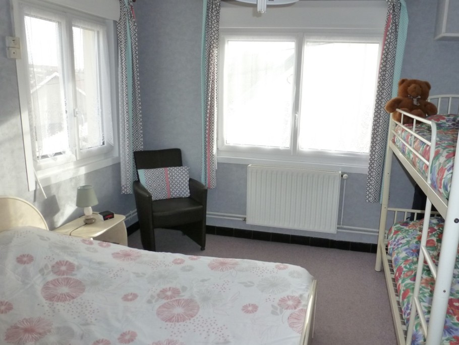 Seconde chambre (lit 140 et 2 lits superposés 90)