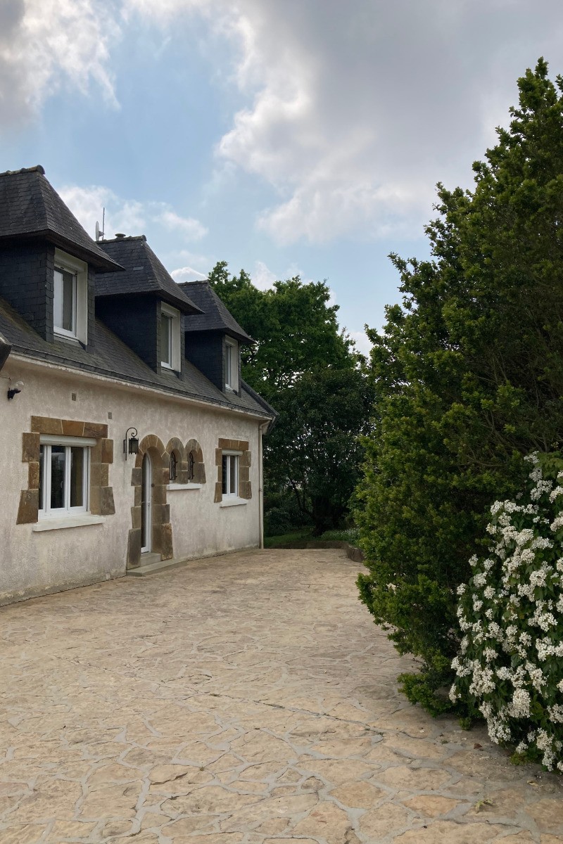 Entrée principale avec parking privé