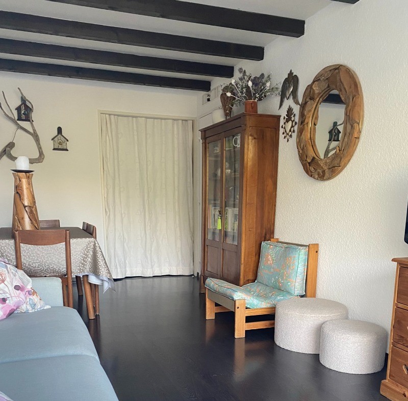 Dos au balcon, cuisine fermée