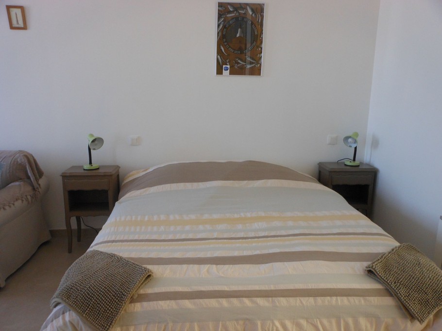 Lit 2 x 80 dans le studio pour 2 labellisé PMR à La Flotte en ré