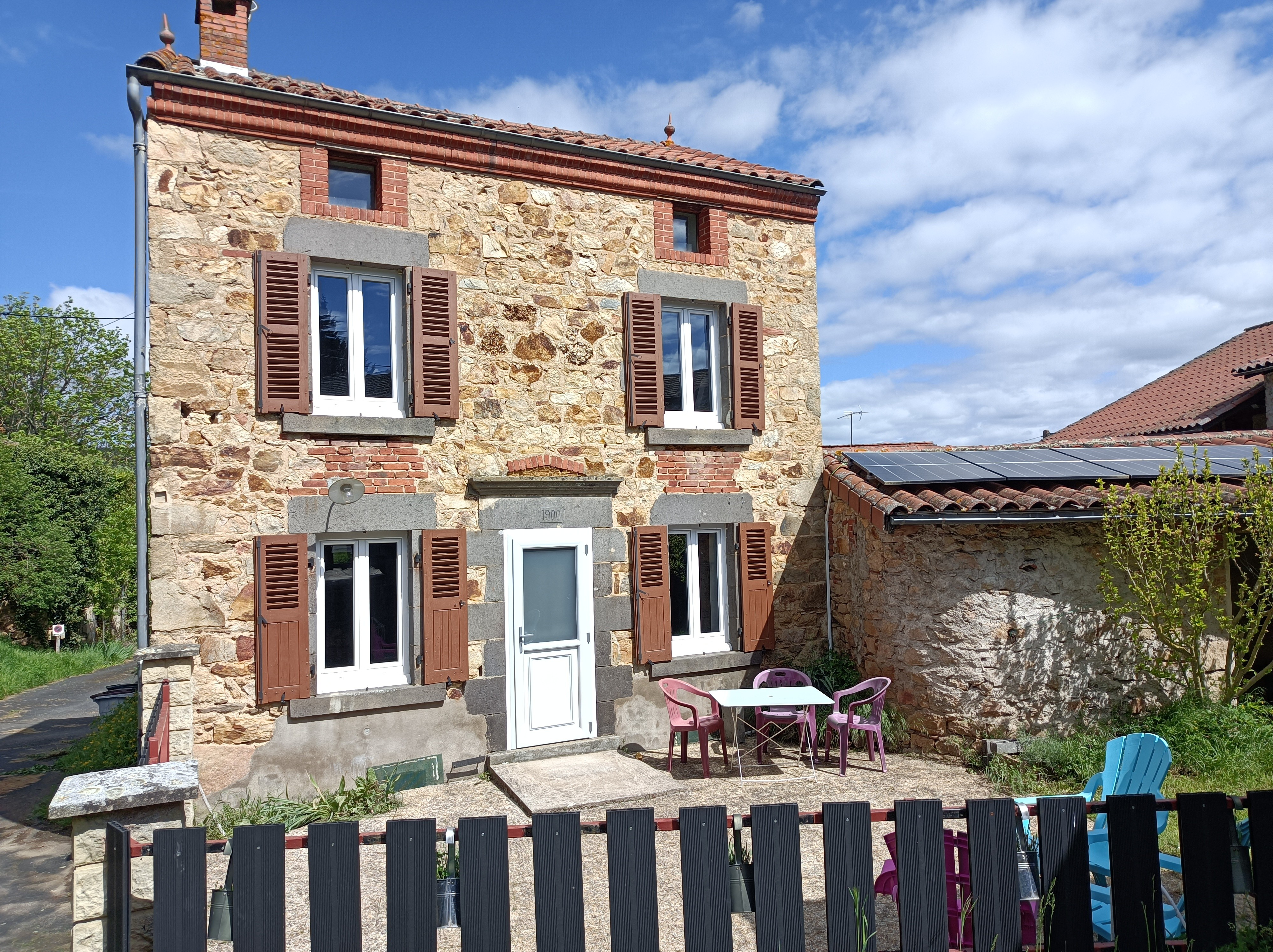 "Chez Guéguette" à Saint Jean Saint Gervais : Jolie maison en pierre au cœur de l'Auvergne