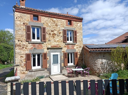"Chez Guéguette" à Saint Jean Saint Gervais : Jolie maison en pierre au cœur de l'Auvergne