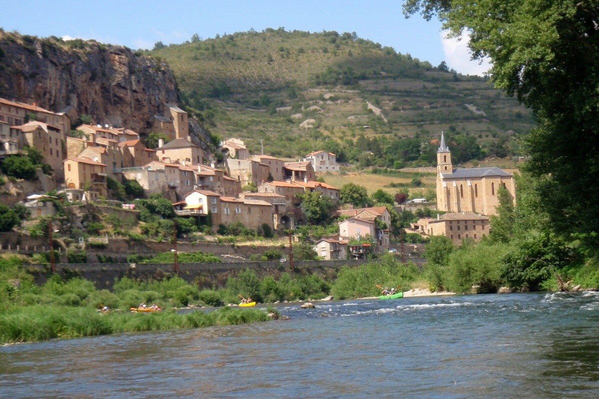Peyre (5km) commune de Comprégnac classé plus beaux villages de France
